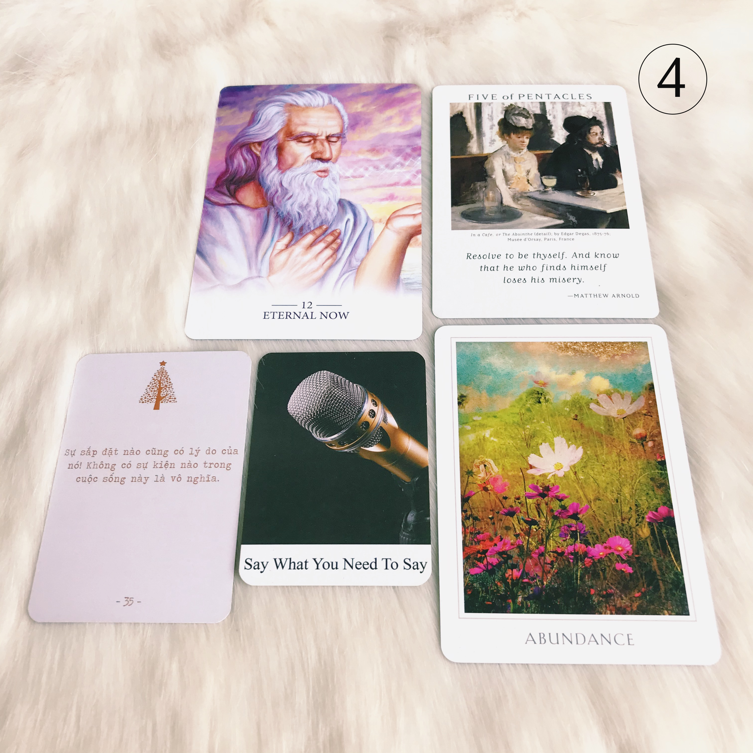 Rút Bài Oracle: Bài Học Năm Cũ – Hành Trình Năm Mới